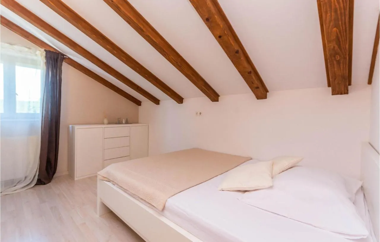 4 Bedroom Awesome Home In Sikovo