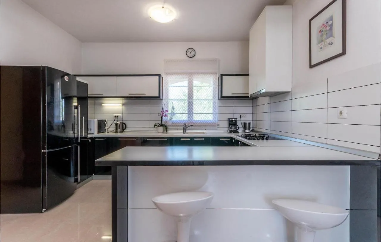 4 Bedroom Awesome Home In Sikovo