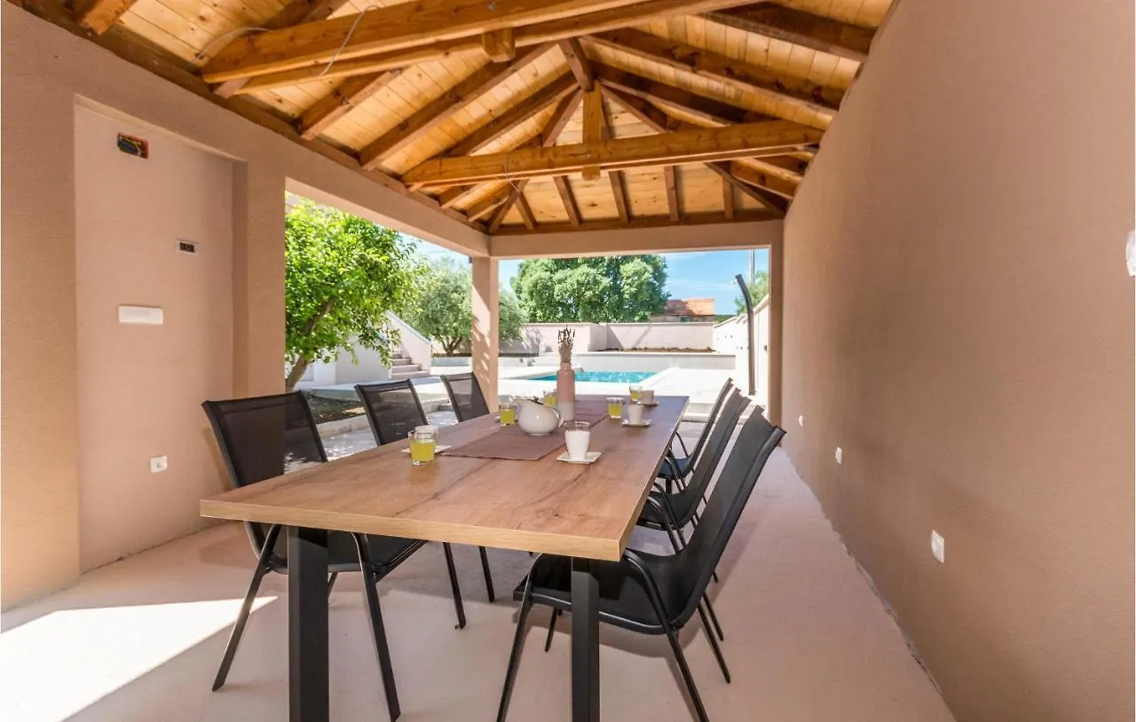 Holiday home 4 Bedroom Awesome Home In Sikovo