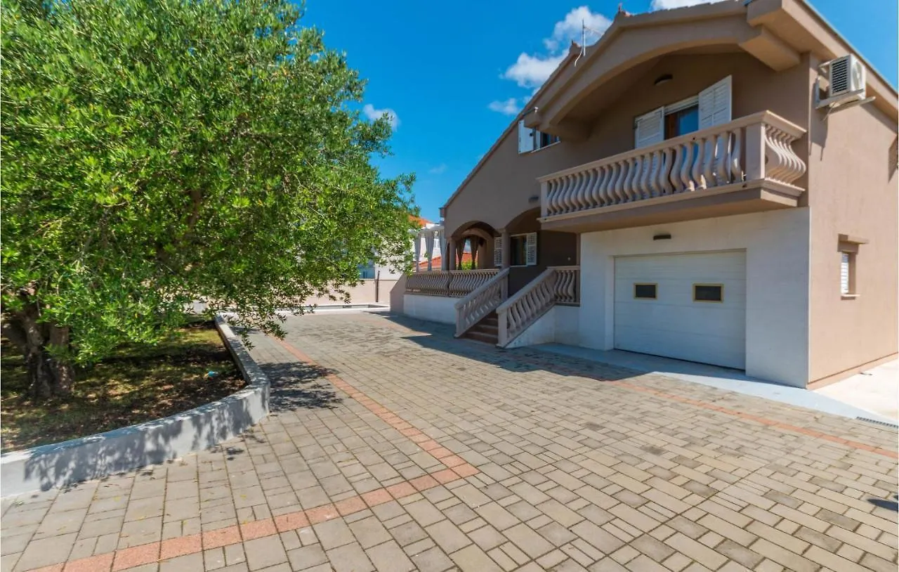4 Bedroom Awesome Home In Sikovo Croatia