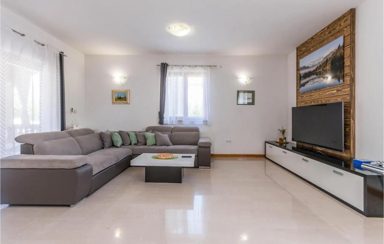 4 Bedroom Awesome Home In Sikovo 0*,  Croatia