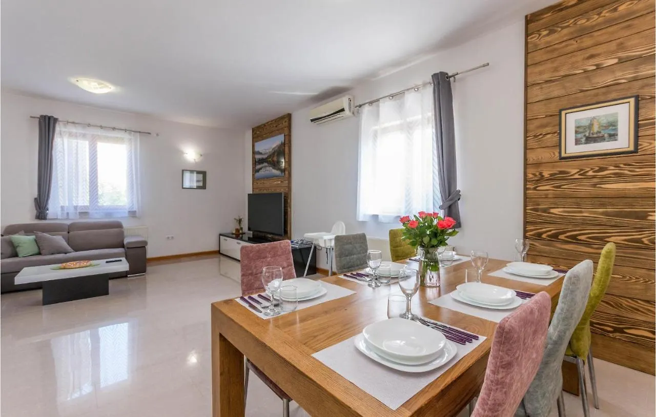 Holiday home 4 Bedroom Awesome Home In Sikovo