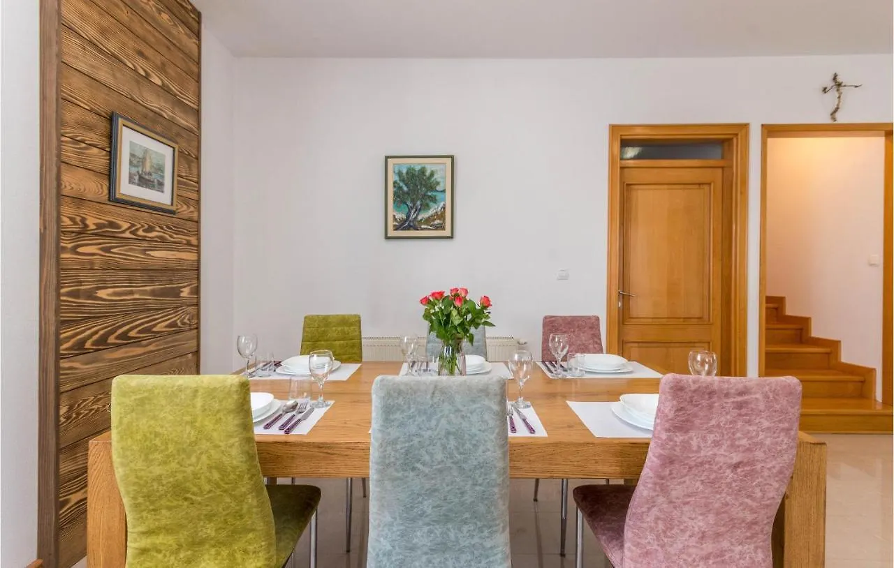 4 Bedroom Awesome Home In Sikovo Croatia