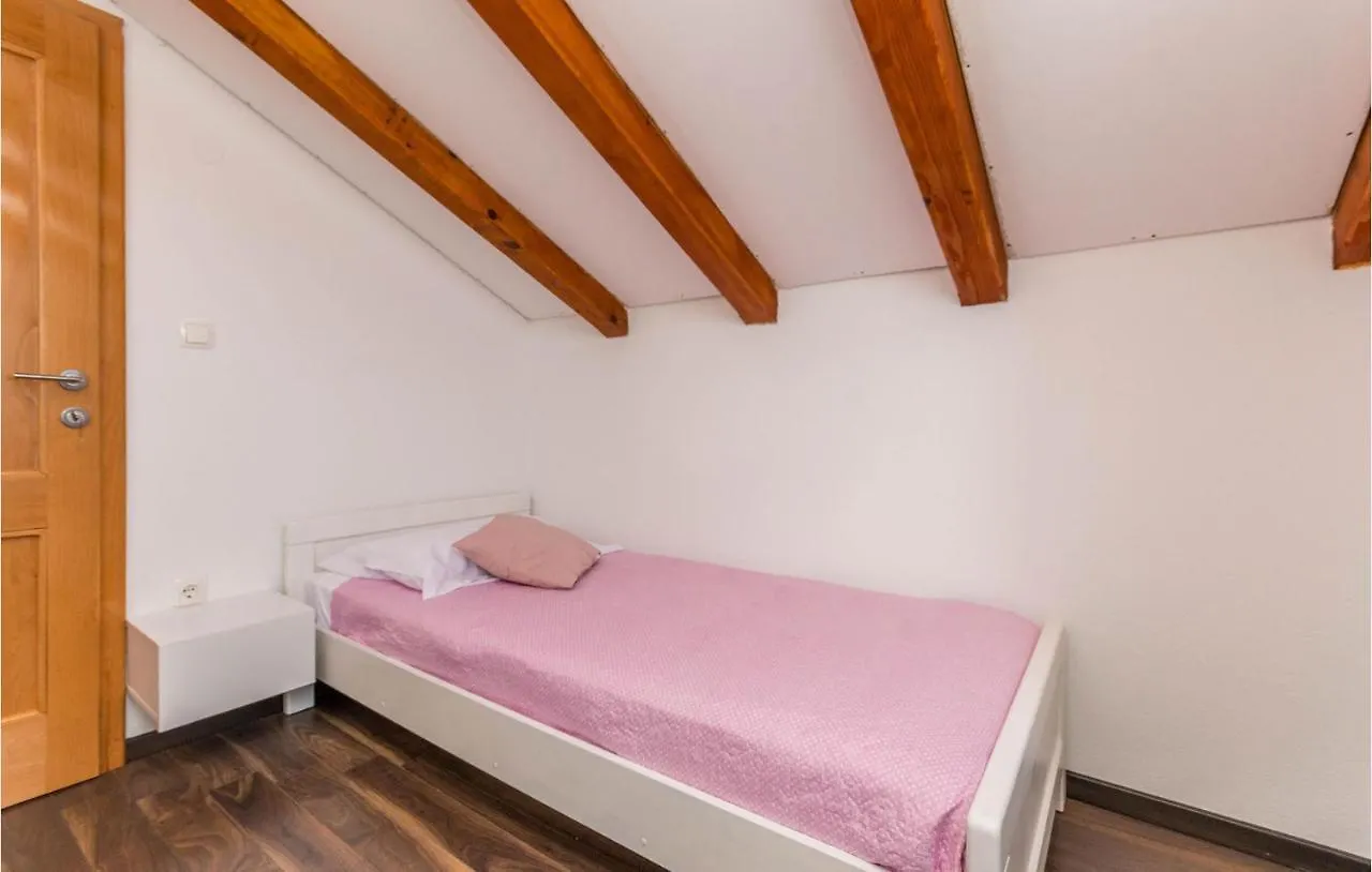 4 Bedroom Awesome Home In Sikovo Holiday home