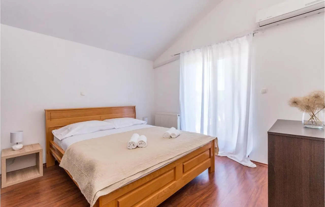 4 Bedroom Awesome Home In Sikovo