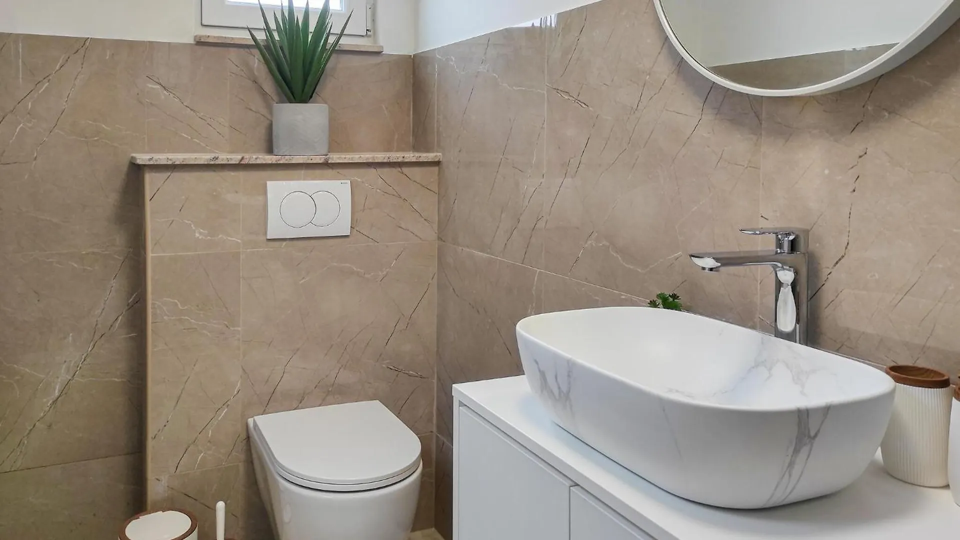 4 Bedroom Awesome Home In Sikovo 0*,