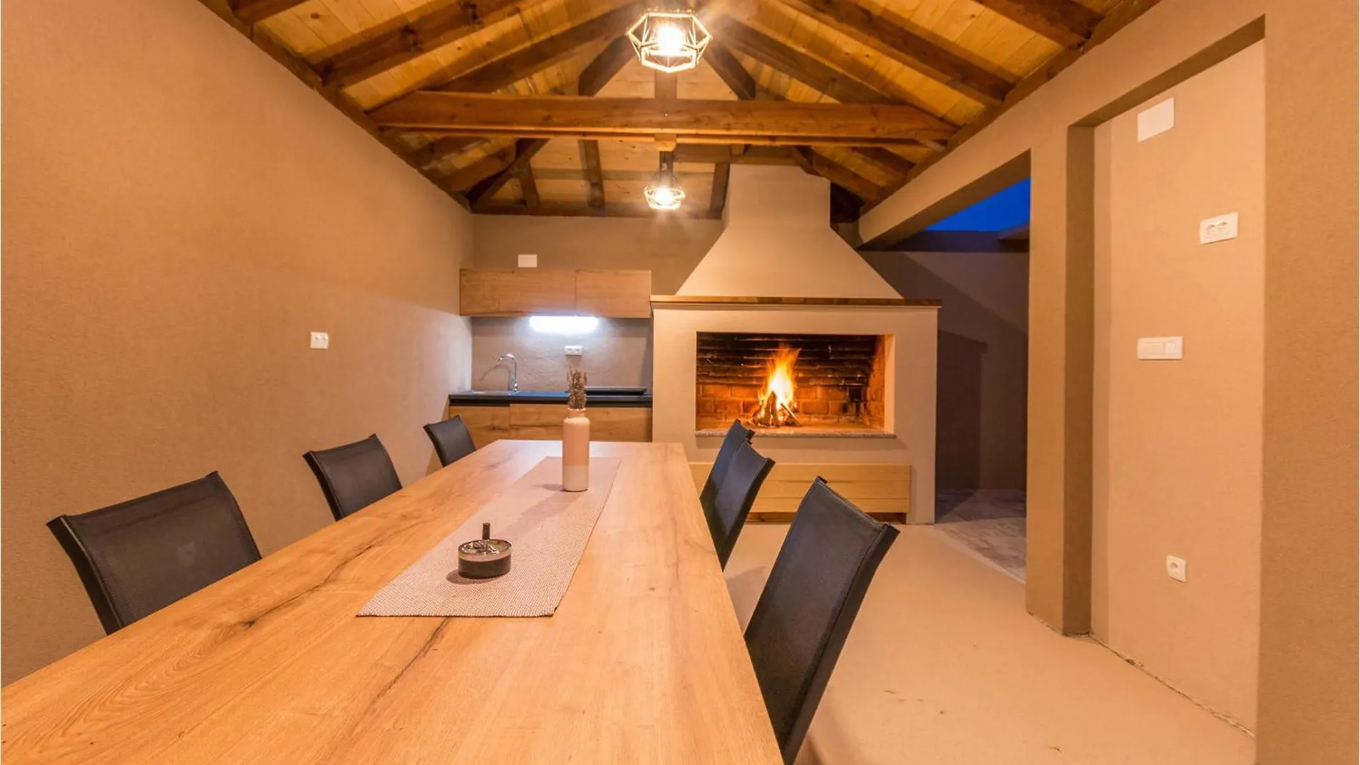 Holiday home 4 Bedroom Awesome Home In Sikovo