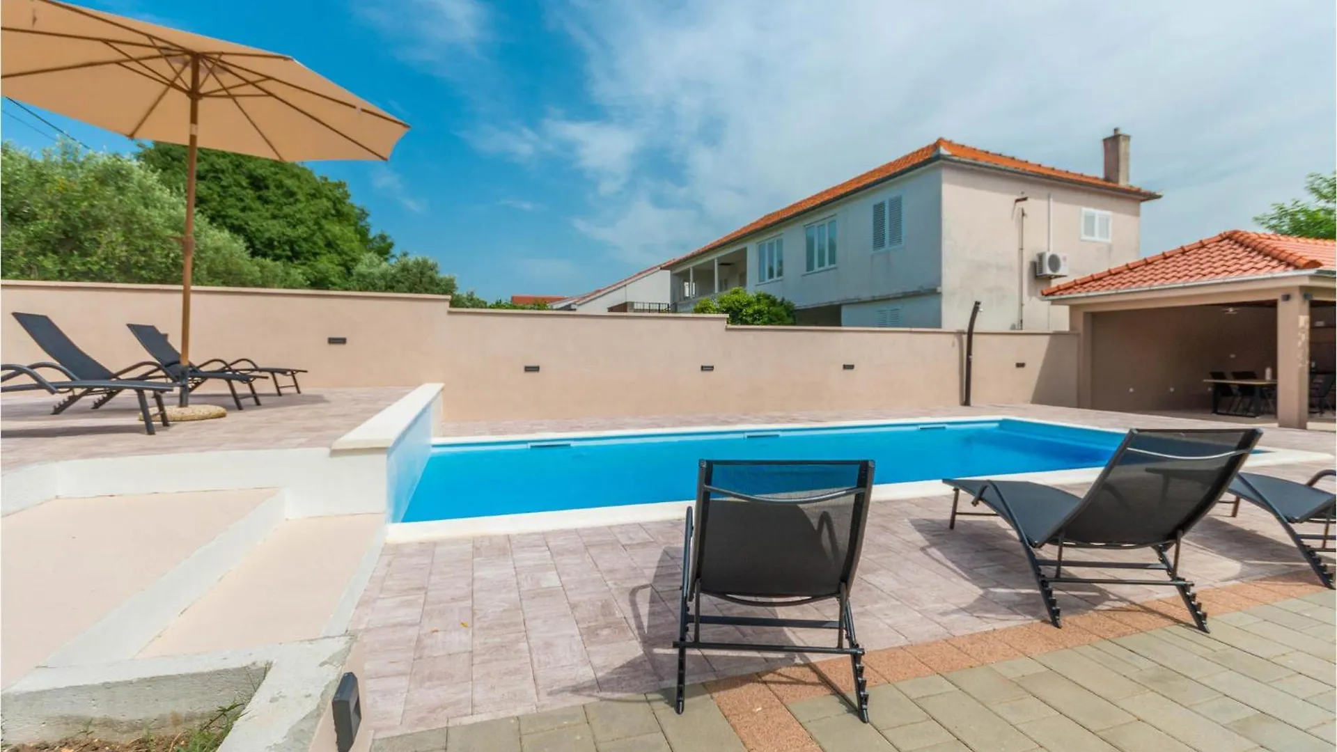 4 Bedroom Awesome Home In Sikovo Holiday home